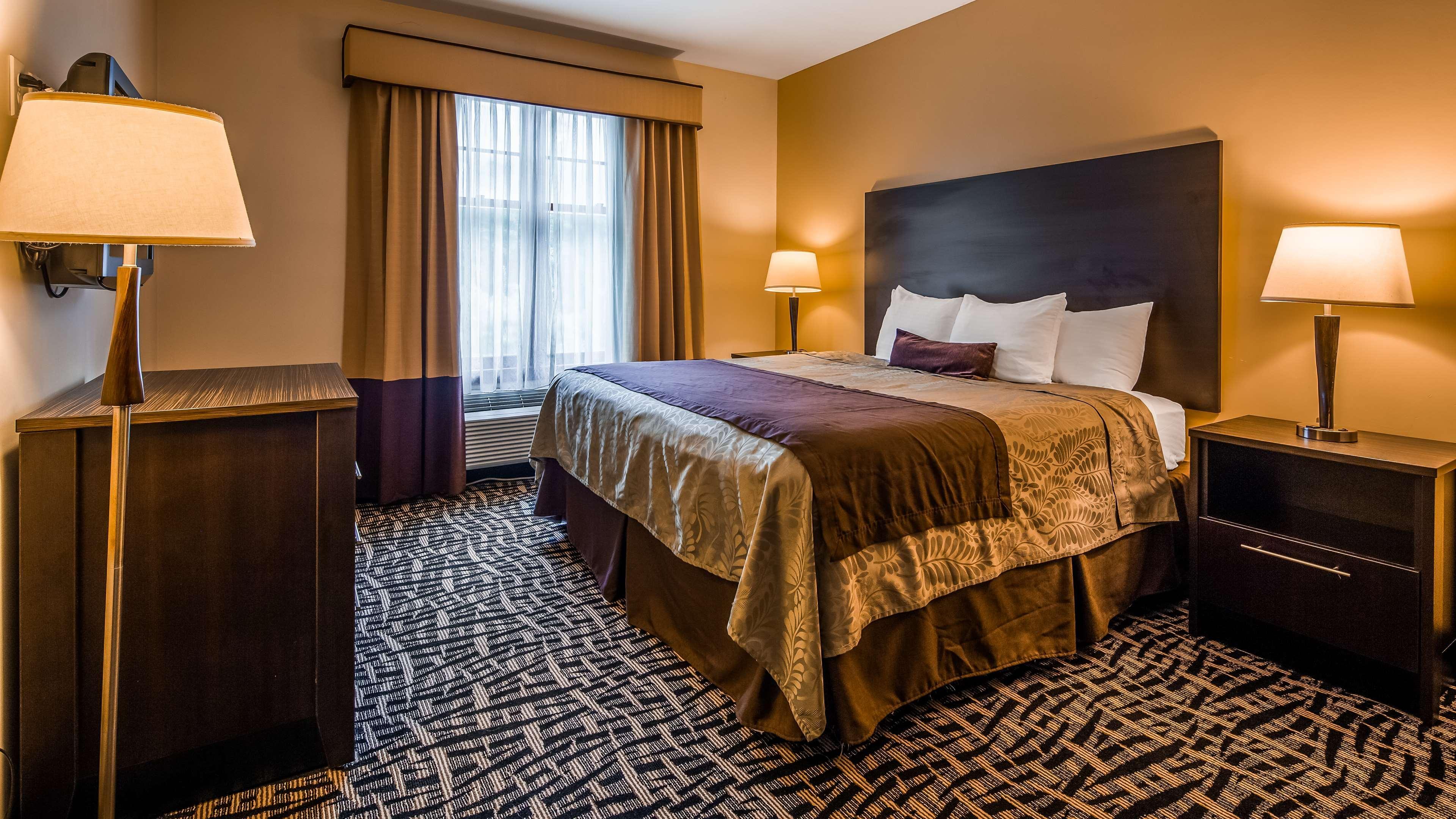 Best Western Plus The Inn & Suites At The Falls Poughkeepsie Exteriör bild