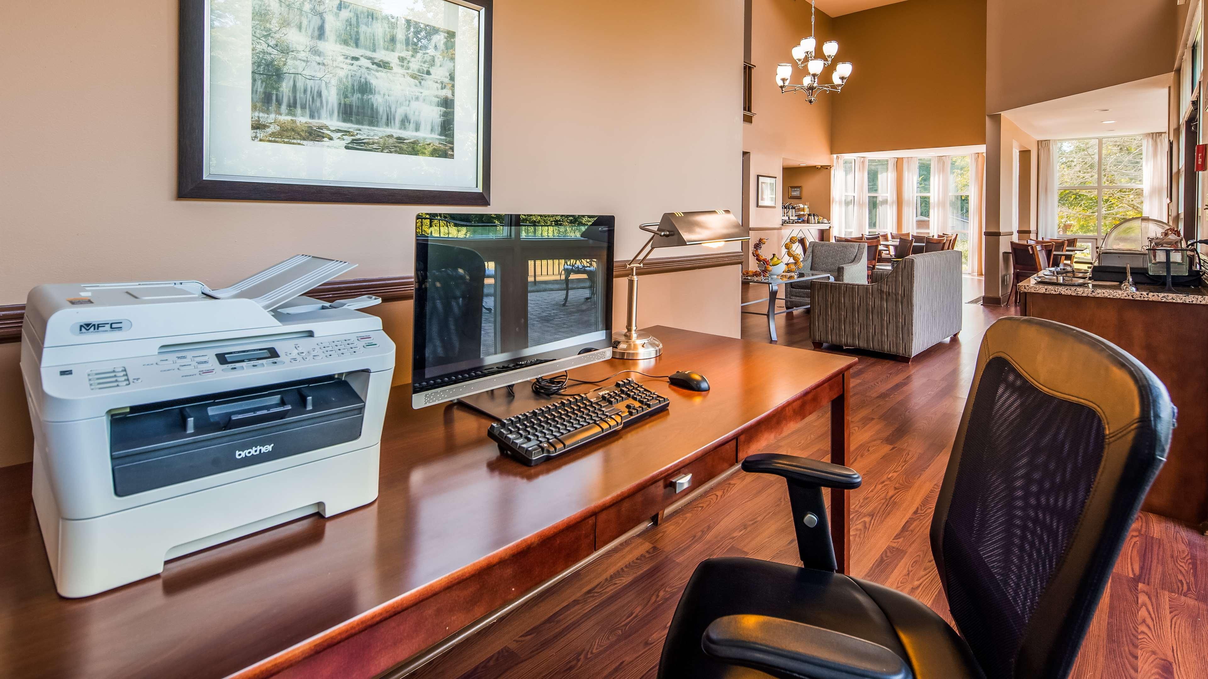 Best Western Plus The Inn & Suites At The Falls Poughkeepsie Exteriör bild