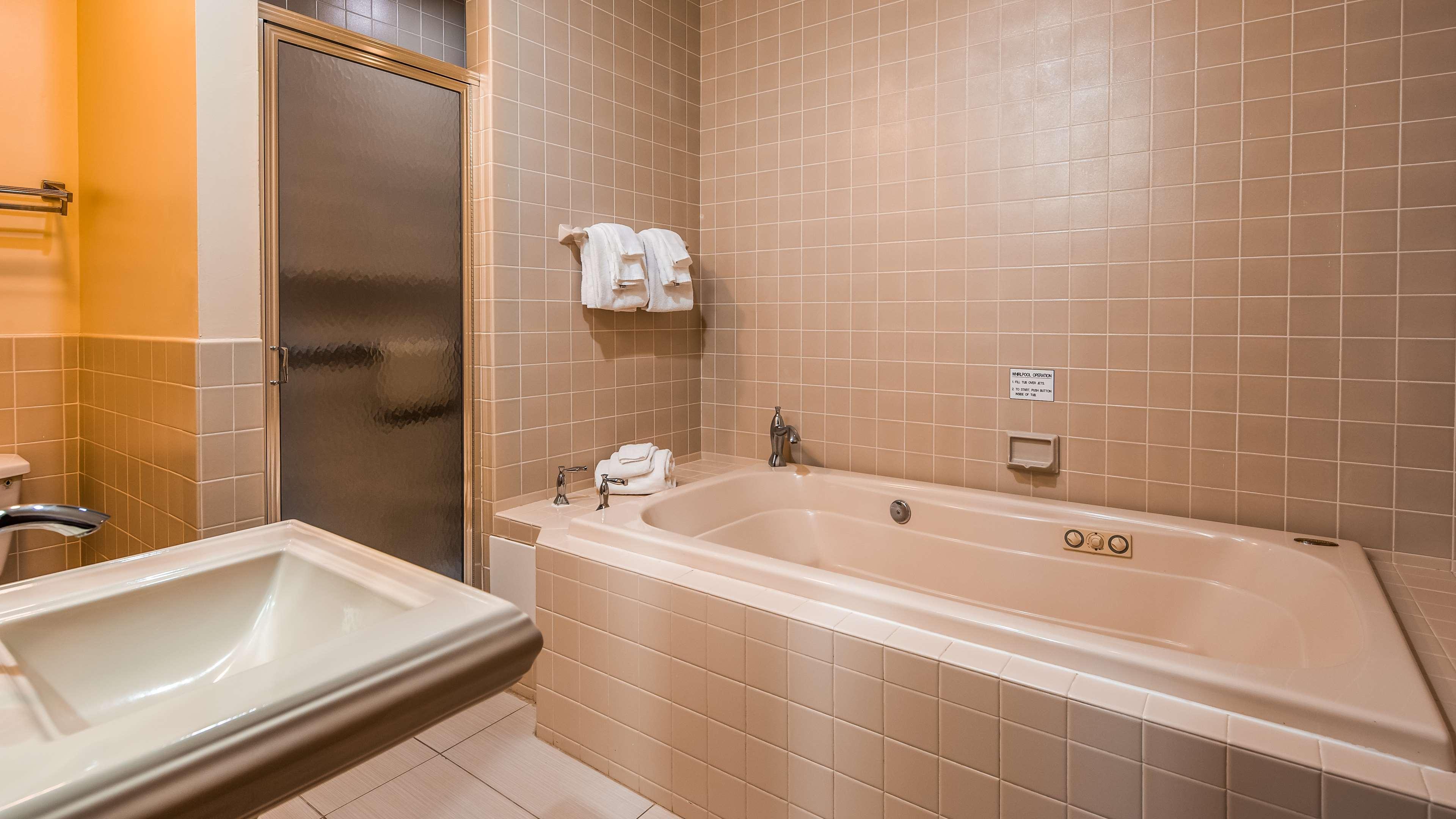 Best Western Plus The Inn & Suites At The Falls Poughkeepsie Exteriör bild