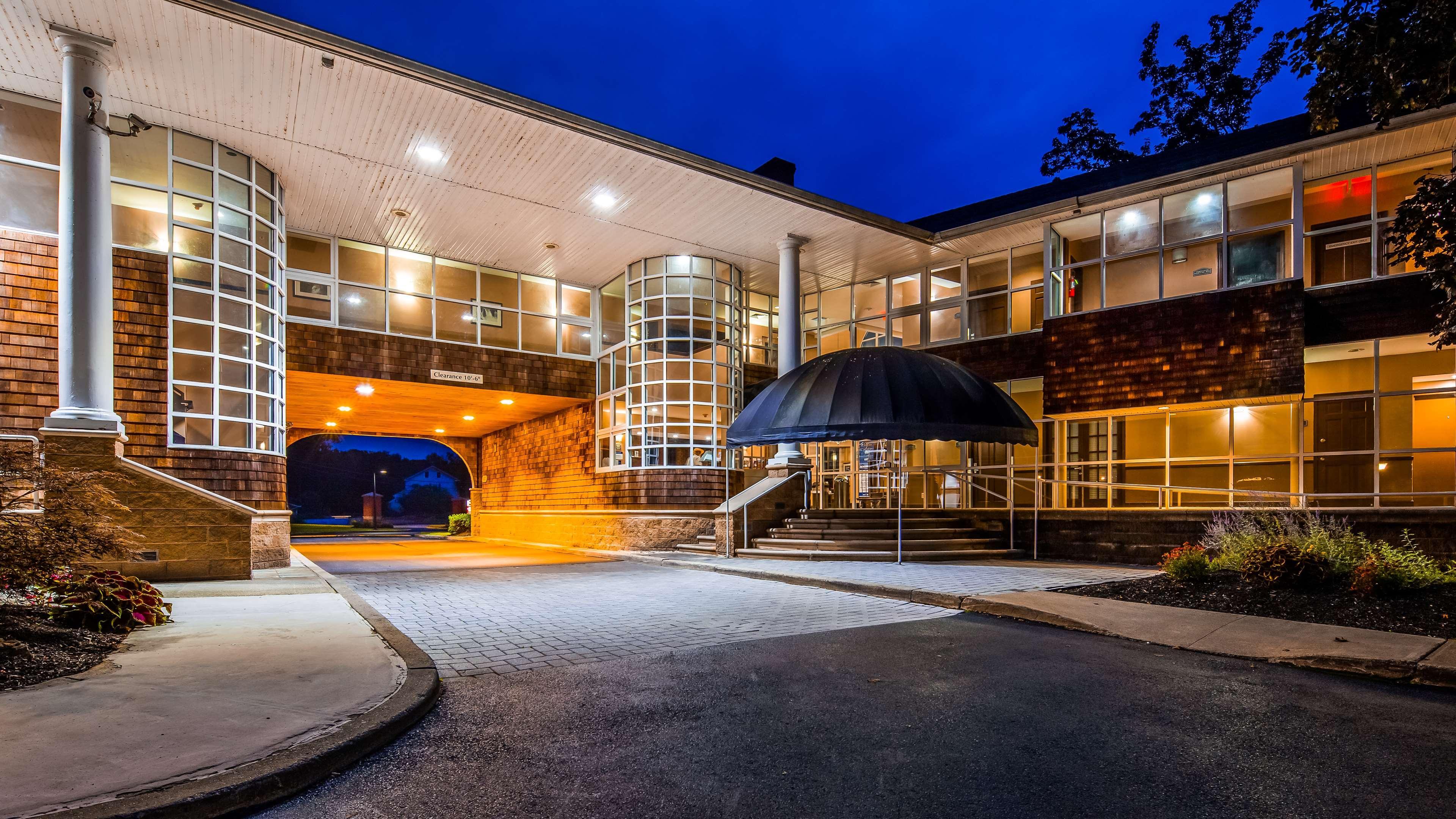 Best Western Plus The Inn & Suites At The Falls Poughkeepsie Exteriör bild