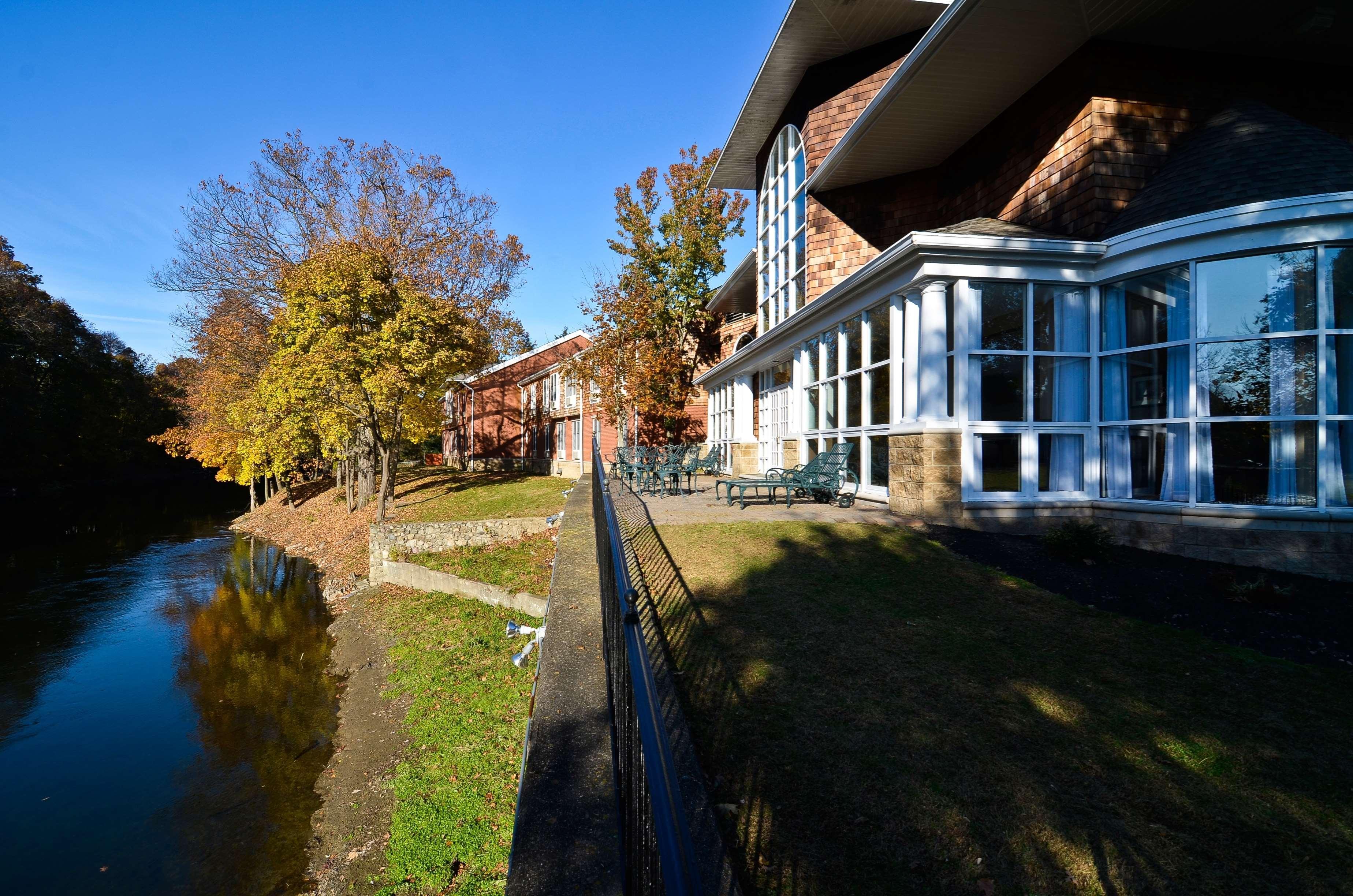 Best Western Plus The Inn & Suites At The Falls Poughkeepsie Exteriör bild