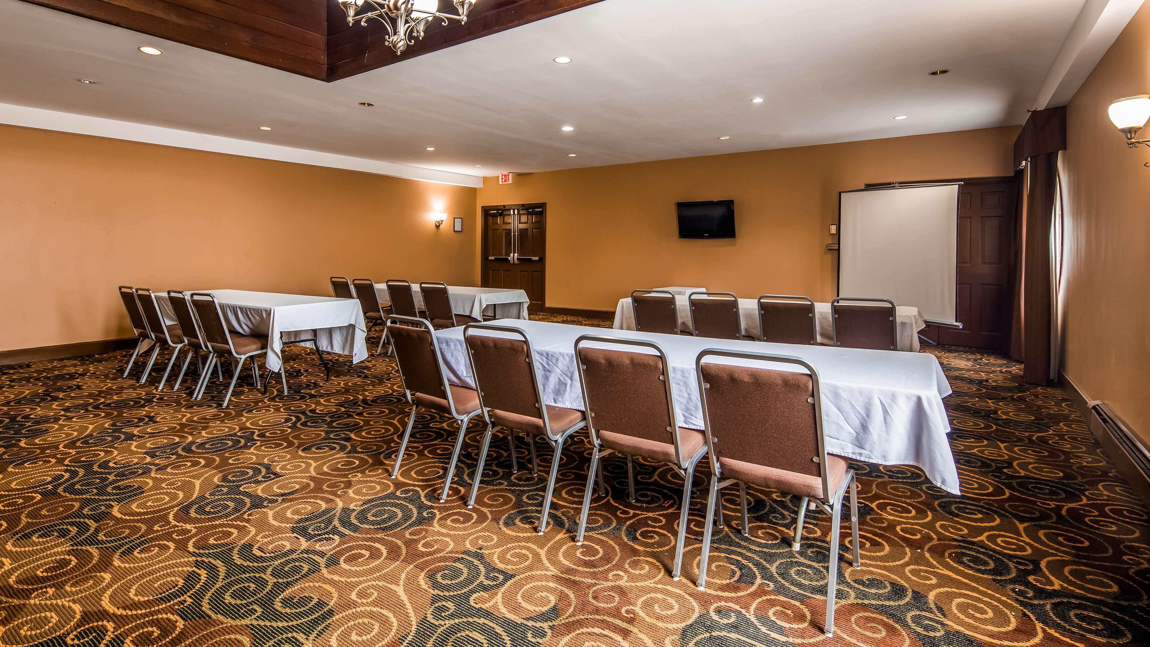 Best Western Plus The Inn & Suites At The Falls Poughkeepsie Exteriör bild
