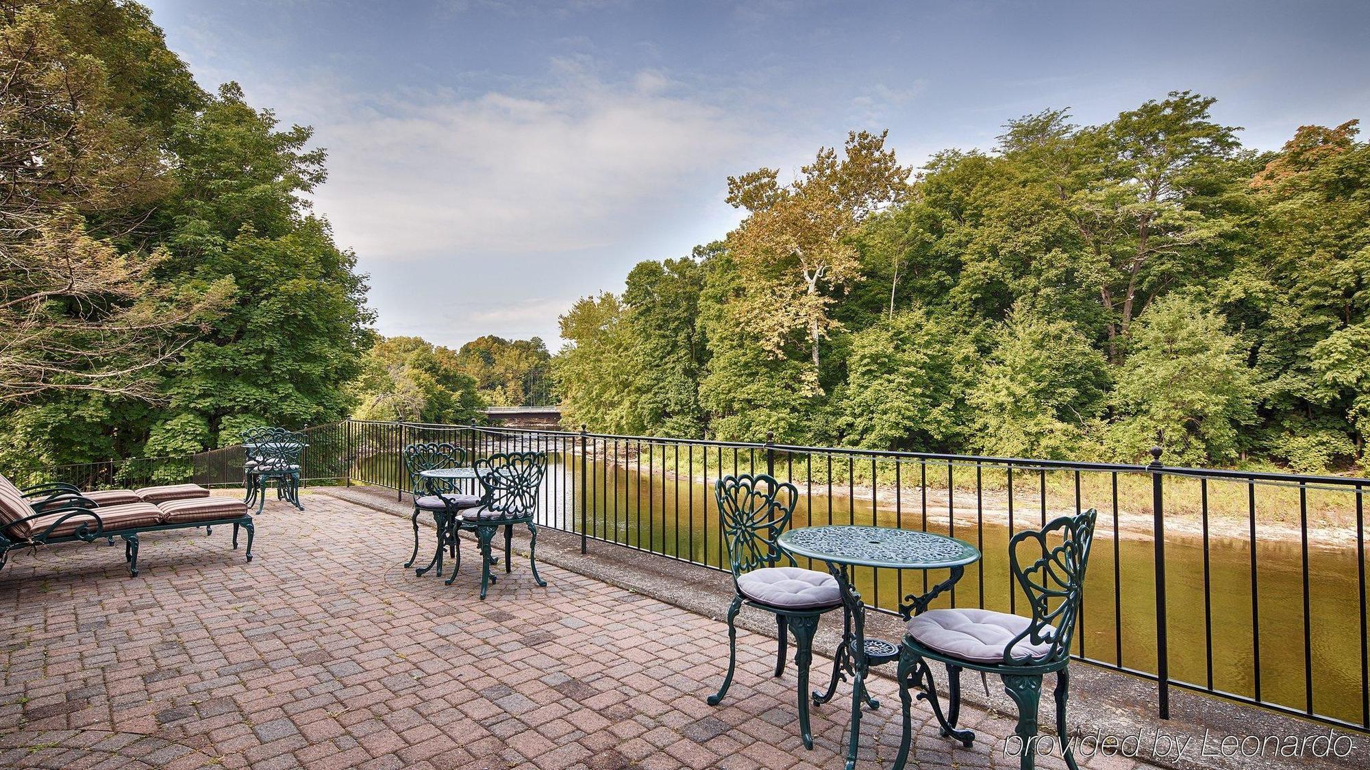 Best Western Plus The Inn & Suites At The Falls Poughkeepsie Exteriör bild