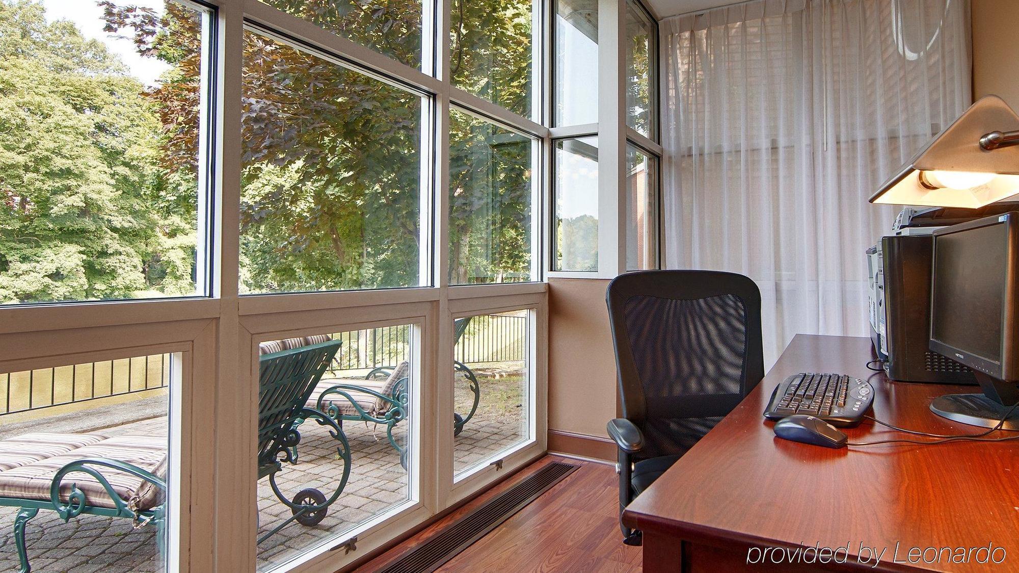 Best Western Plus The Inn & Suites At The Falls Poughkeepsie Exteriör bild