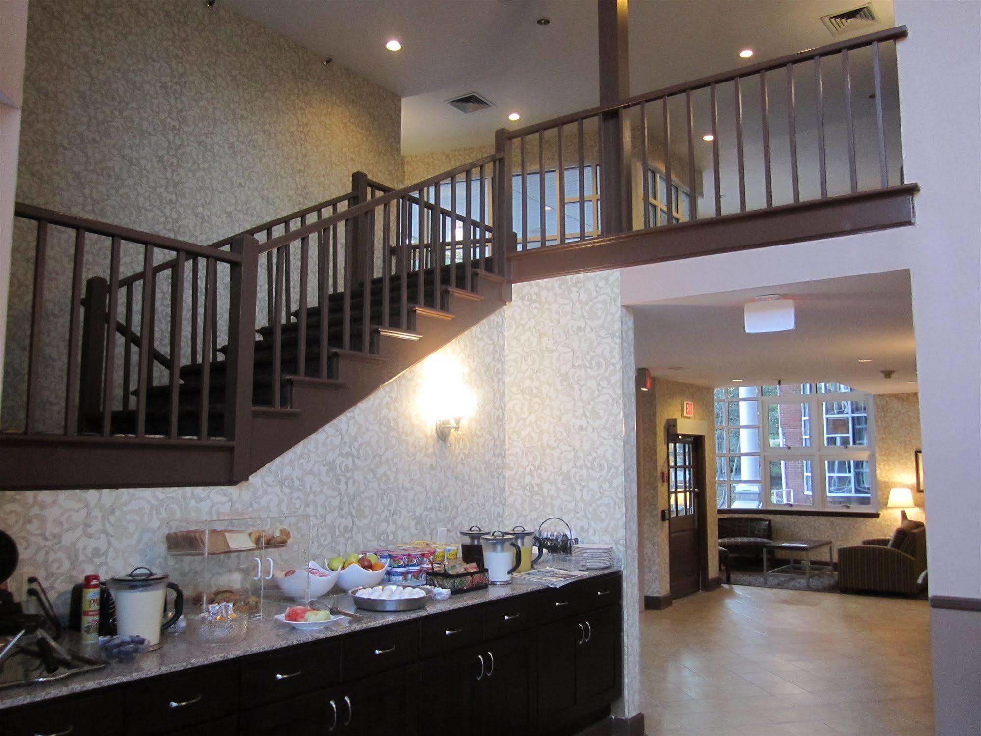 Best Western Plus The Inn & Suites At The Falls Poughkeepsie Exteriör bild