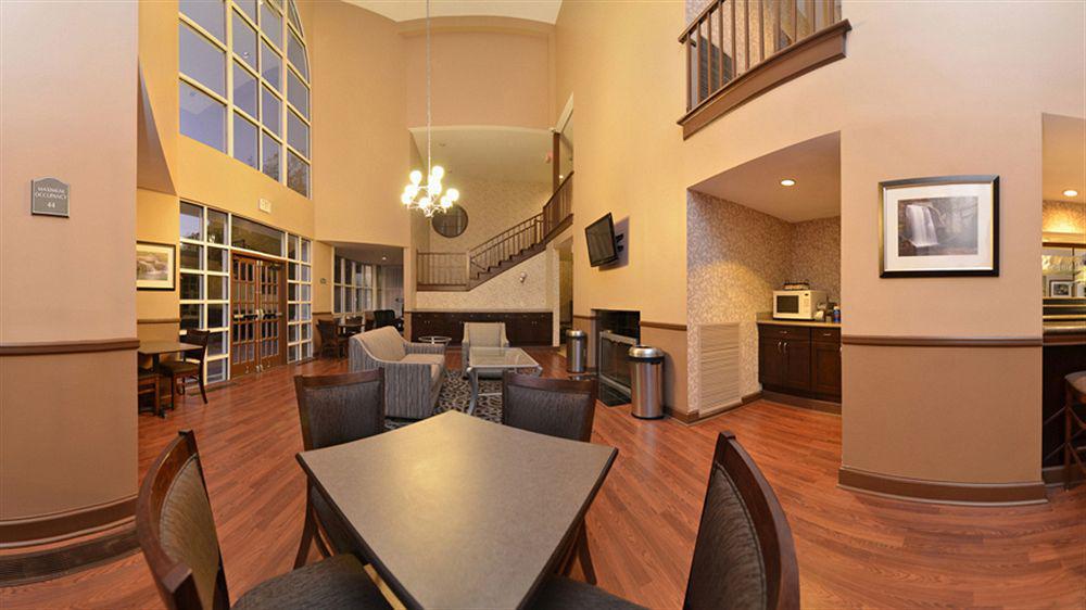 Best Western Plus The Inn & Suites At The Falls Poughkeepsie Exteriör bild
